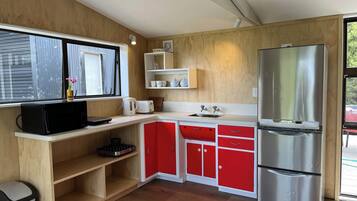 Kühlschrank, Mikrowelle, Wasserkocher, Toaster