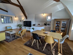 Dining - Canal Cottage in Montargis: Charm, Gardens & Culture (Montargis)