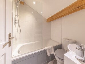 Séchoir à cheveux, serviettes fournies