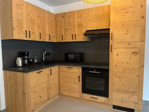 Fridge, microwave, dishwasher, coffee/tea maker