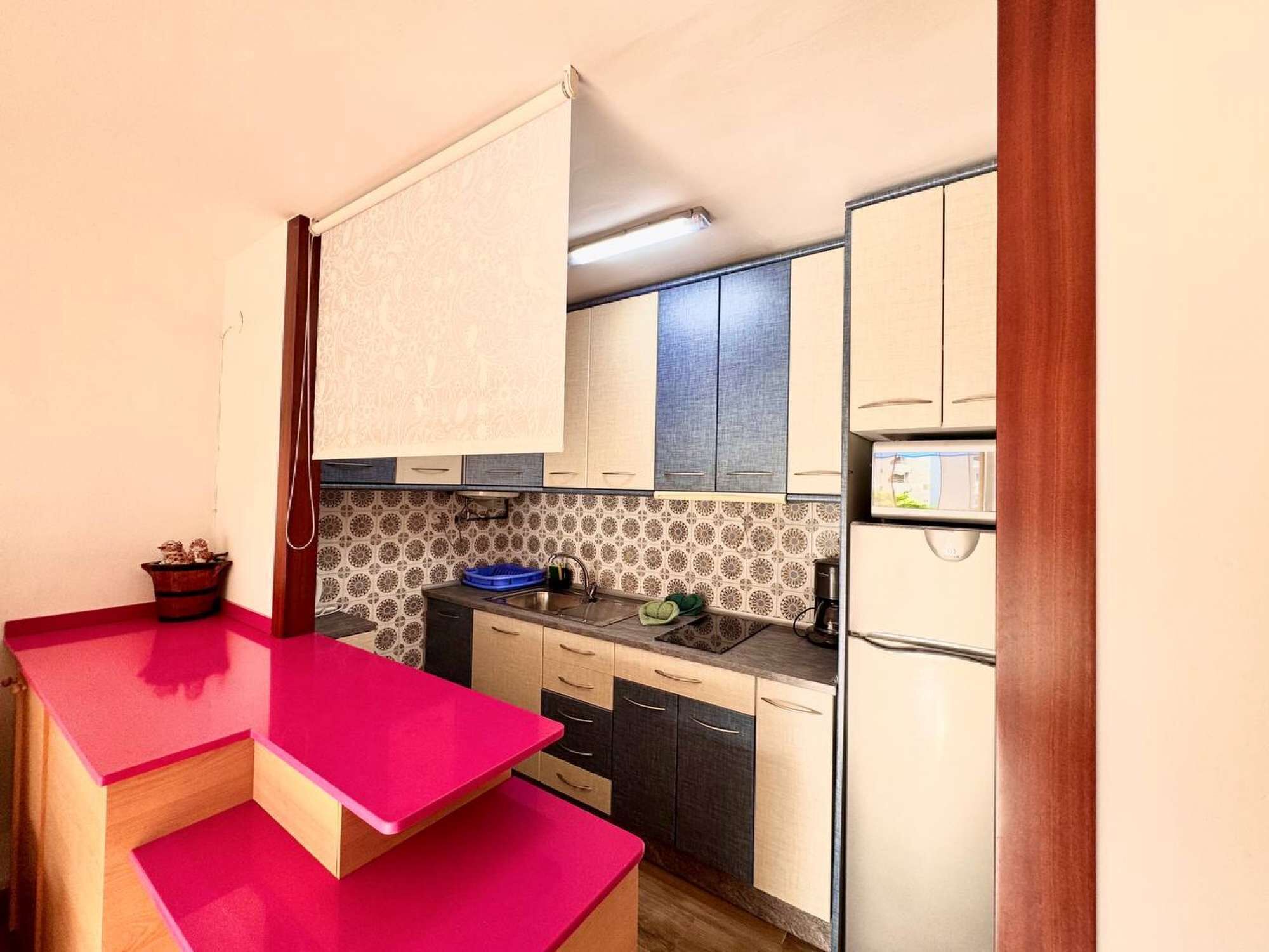 Fridge, cookware/dishes/utensils