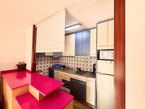 Fridge, cookware/dishes/utensils - Apartment Apartsalou Oasis (Salou)