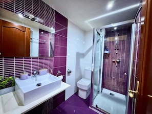 Douche, serviettes fournies