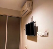 Classic Room | Desk, laptop workspace, free WiFi