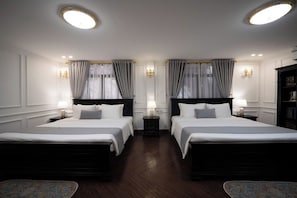 Quadrupla Deluxe, vista città | Una scrivania, postazione laptop, insonorizzazione, Wi-Fi gratuito