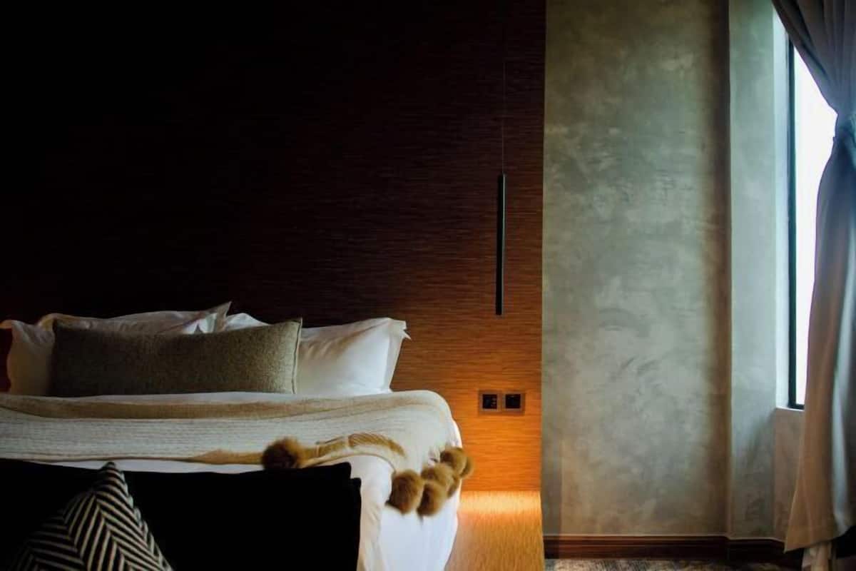 In-room safe, desk, laptop workspace, soundproofing