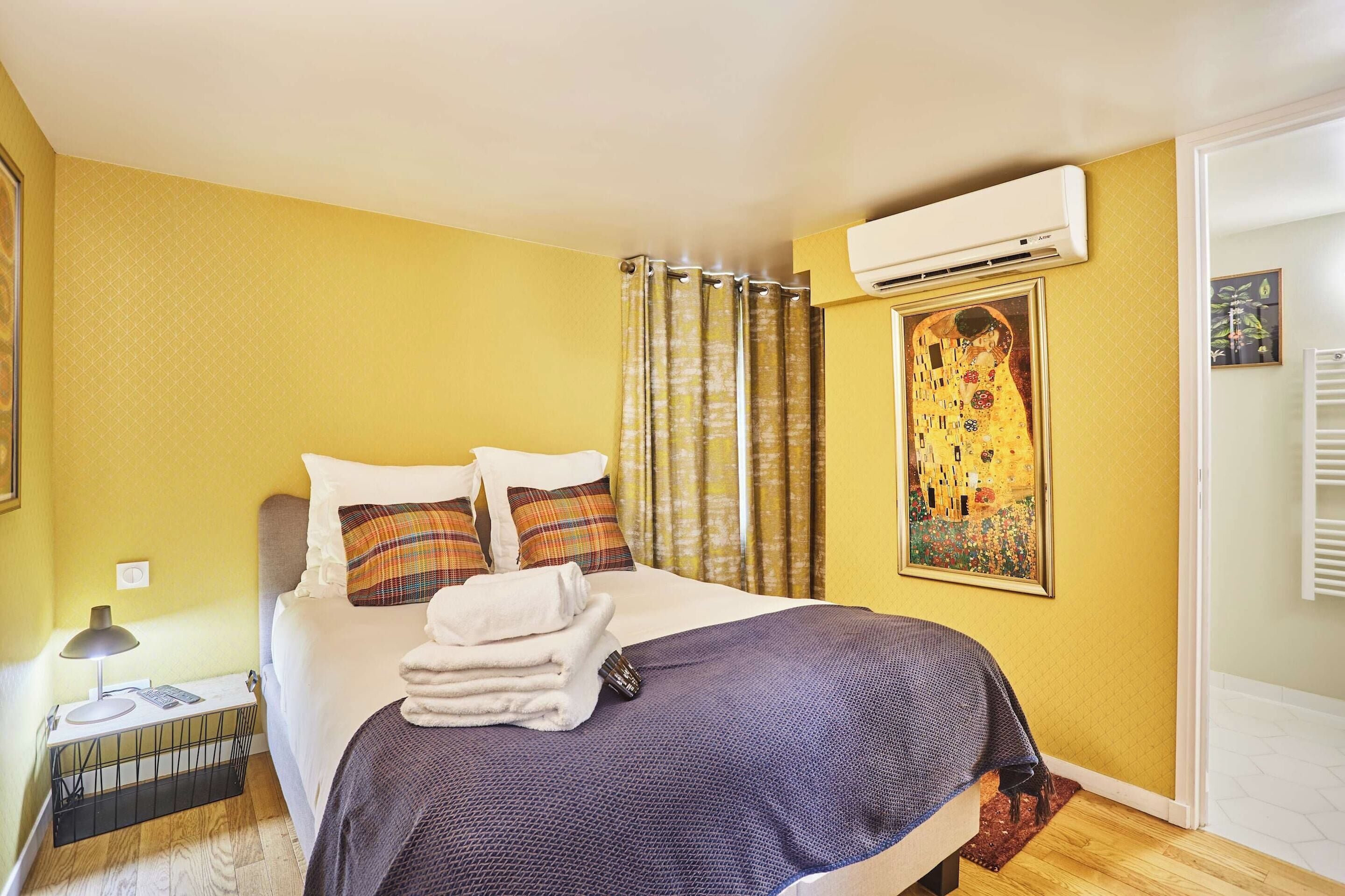 Apartment | 2 bedrooms, laptop workspace, iron/ironing board, bed sheets