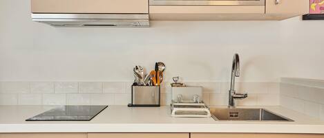 公寓 | 私人厨房 | 冰箱、微波炉、茶具/咖啡用具、烤面包机