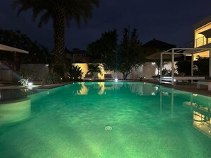 حمام سباحة