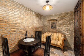 Dining - Top Comfort In a Prime Location - Mtatsminda (Old Tbilisi) (T'bilisi)