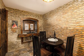 Dining - Top Comfort In a Prime Location - Mtatsminda (Old Tbilisi) (T'bilisi)