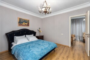 2 bedrooms, iron/ironing board, WiFi, bed sheets - Top Comfort In a Prime Location - Mtatsminda (Old Tbilisi) (T'bilisi)
