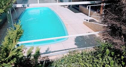 House with pool and barbecue