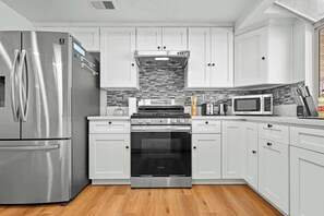 Refrigerador, microondas, parrilla de estufa y lavavajillas