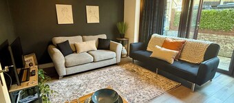 Worc City-Parking-WI-FI-Toiletries-TVs-Full kitchen-Ent Apart-Outside Space