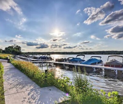 Community Pool Near Lake Como Interlaken for 6
