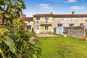 Exterior - Holiday Home 'Un Petit Toit À La Campagne' (Saint-Ciers-sur-Gironde)