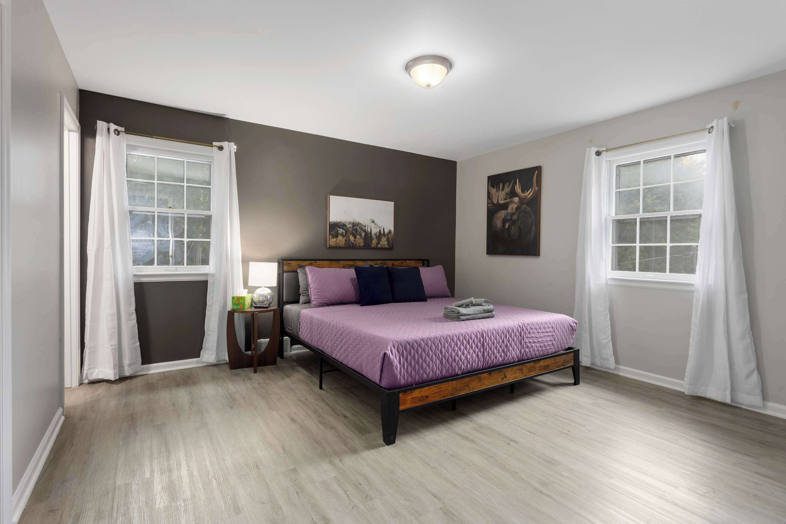 4 habitaciones, tabla de planchar con plancha, cuna de viaje y wifi 