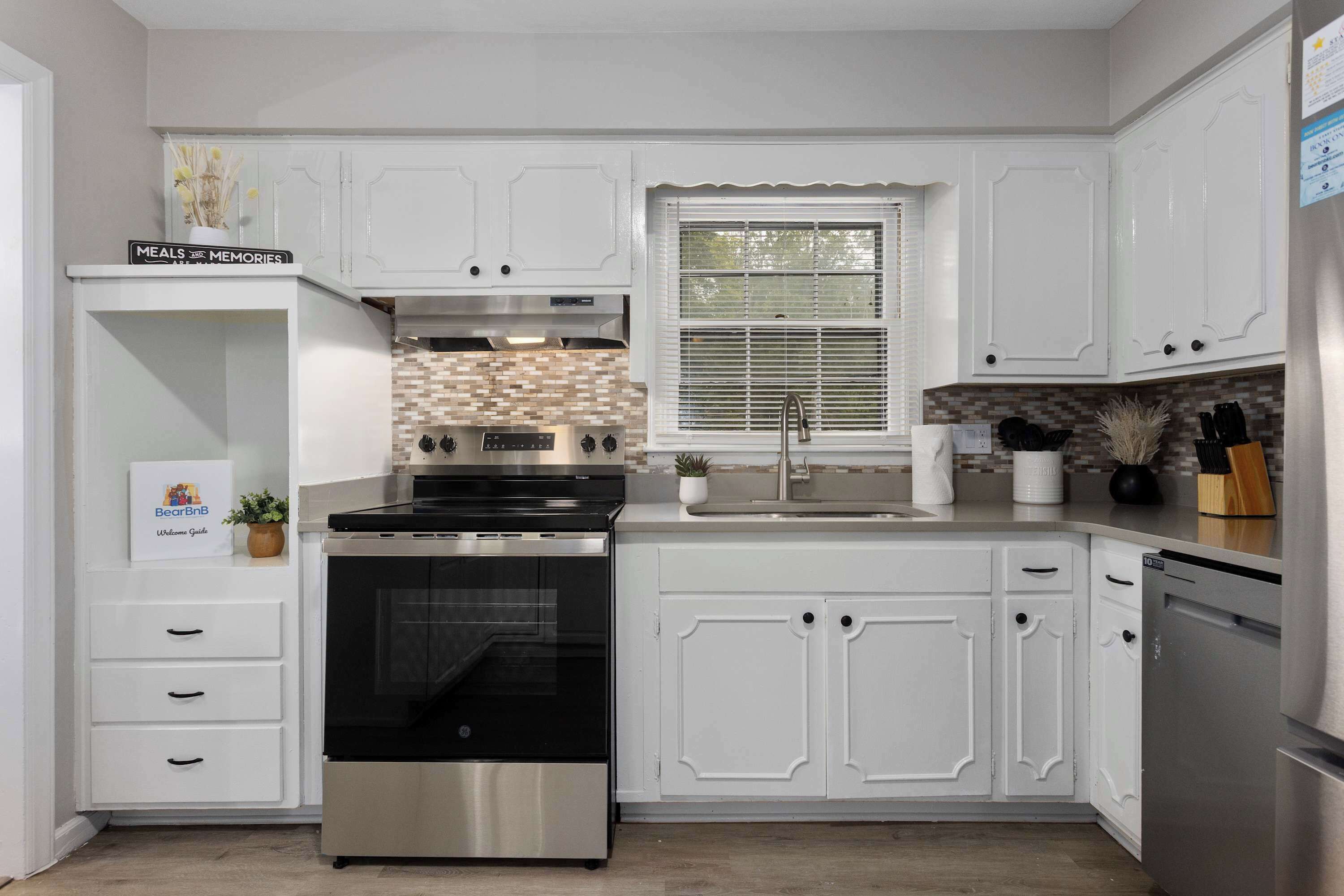 Refrigerador, microondas, horno, placa de cocina