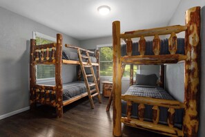 4 chambres, fer et planche à repasser, lit de bébé portatif, Wi-Fi