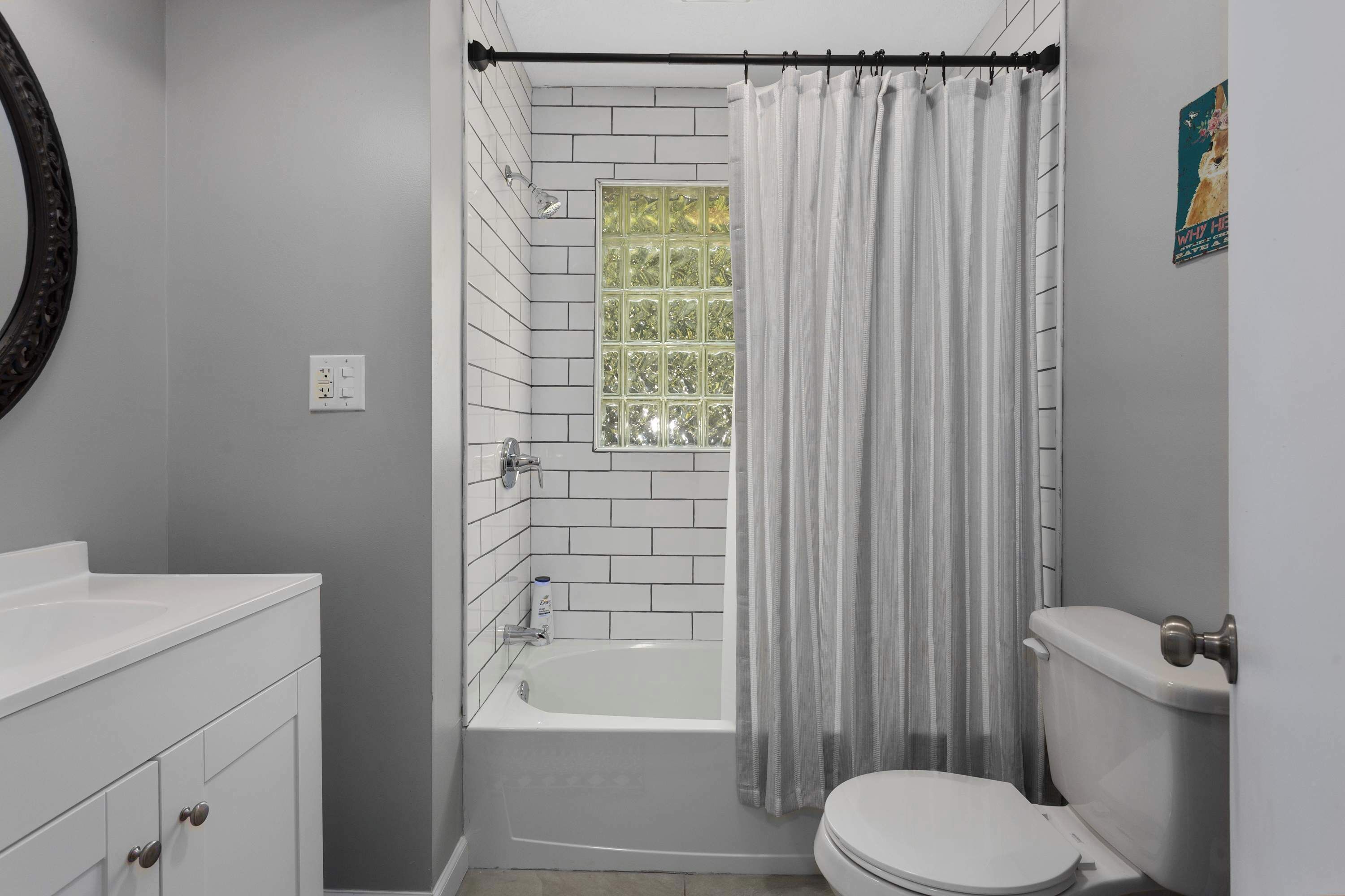 Dusche, Haartrockner, Handtücher, Shampoo