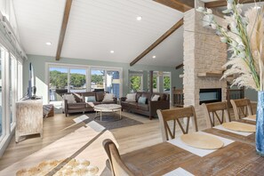 Dining - Lakefront Home Salt Water Pool & Private Dock (Sunrise Beach)