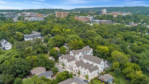 Victory Hill-0.5 Mi to Campus & Downtown