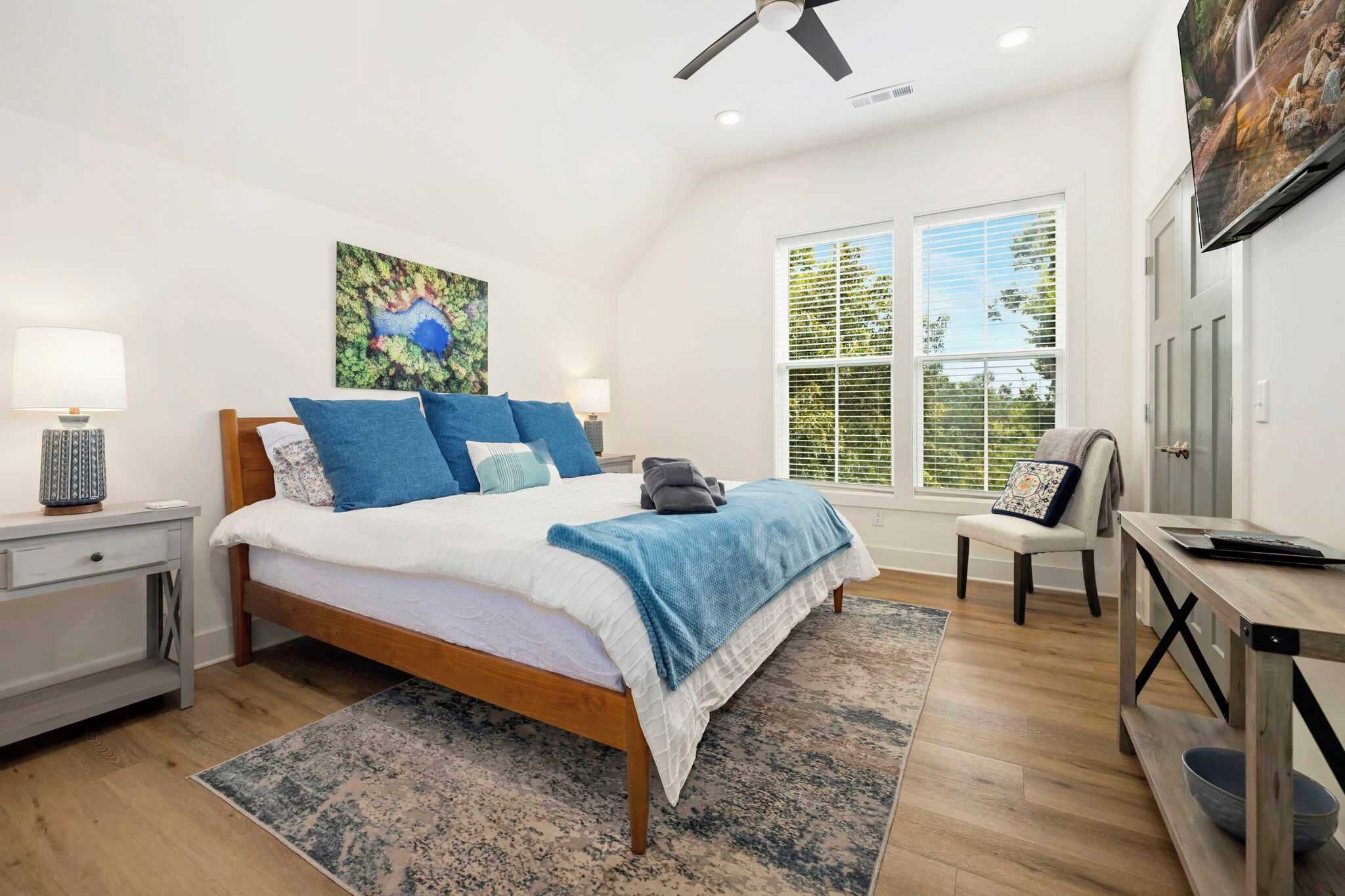 2 chambres, fer et planche à repasser, Wi-Fi, draps fournis