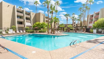 Et oppvarmet basseng