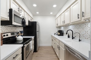 Fridge, microwave, oven, stovetop - Modern 1BR in Old Town | Heated Pool Access (Scottsdale)
