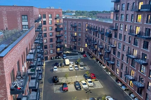 1 Bed Apartment- Sleeps 2, Parking, Pets Allowed