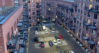 1 Bed Apartment- Sleeps 2, Parking, Pets Allowed