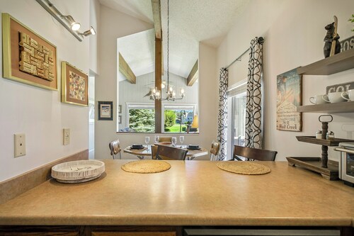 Cozy 3-Bedroom, 3 Bath Condominium Near Pagosa Lakes with Stunning Mountain Views