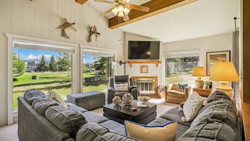 Smart-tv och eldstad