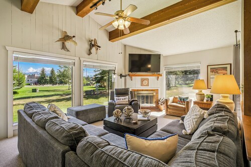 Cozy 3-Bedroom, 3 Bath Condominium Near Pagosa Lakes with Stunning Mountain Views