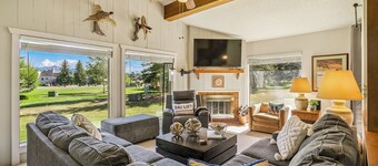 Cozy 3-Bedroom, 3 Bath Condominium Near Pagosa Lakes with Stunning Mountain Views