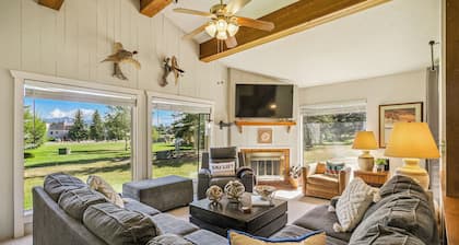 Cozy 3-Bedroom, 3 Bath Condominium Near Pagosa Lakes with Stunning Mountain Views