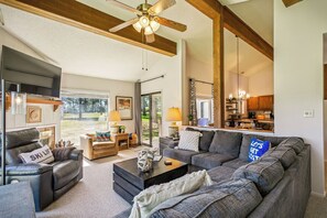 Smart TV, fireplace - Cozy 3-Bedroom, 3 Bath Condominium Near Pagosa Lakes with Stunning Mountain Views (Pagosa Springs)