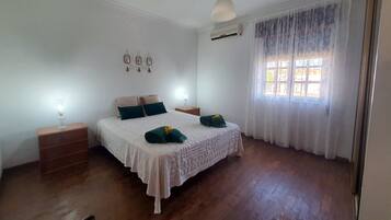 Fer et planche Ă repasser, Wi-Fi, draps fournis