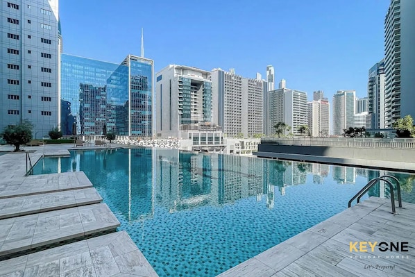 حمّام سباحة خارجي