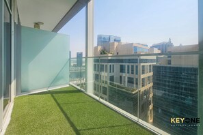 إستديو ديلوكس - منظر للقناة | شرفة