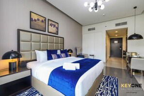 Deluxe Studio, Canal View | In-room safe, blackout drapes, iron/ironing board, free WiFi