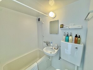 Twin Room (Up to 2 Guests):Free Shuttle Service Available Non-Smoking | Bathroom | Combined shower/tub, free toiletries, hair dryer, towels - Solana Smart INN Narita airport (Narita)