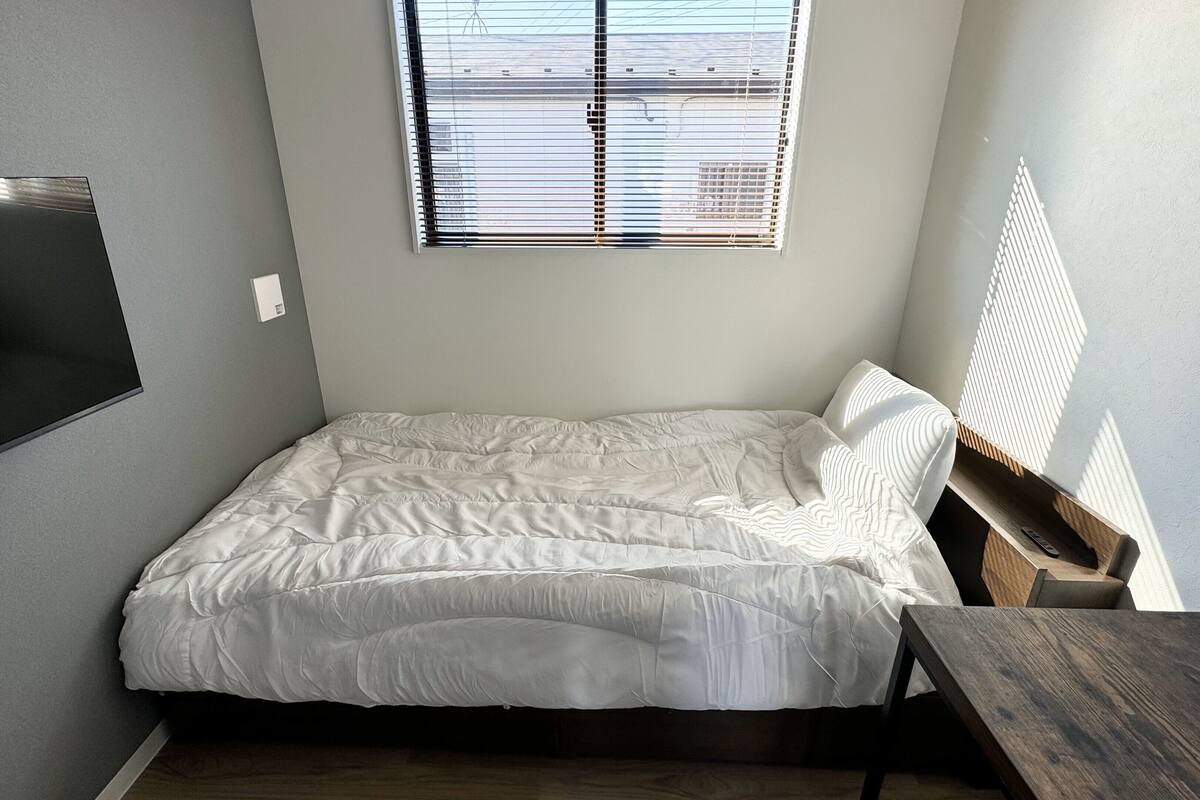 Twin Room, 2 Single Beds, Non Smoking, Microwave | Desk, free WiFi