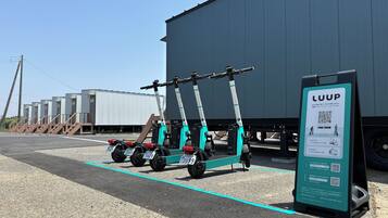 Tempat letak kenderaan sendiri percuma