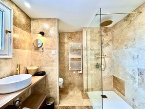 Chambre Confort | Salle de bain | Douche