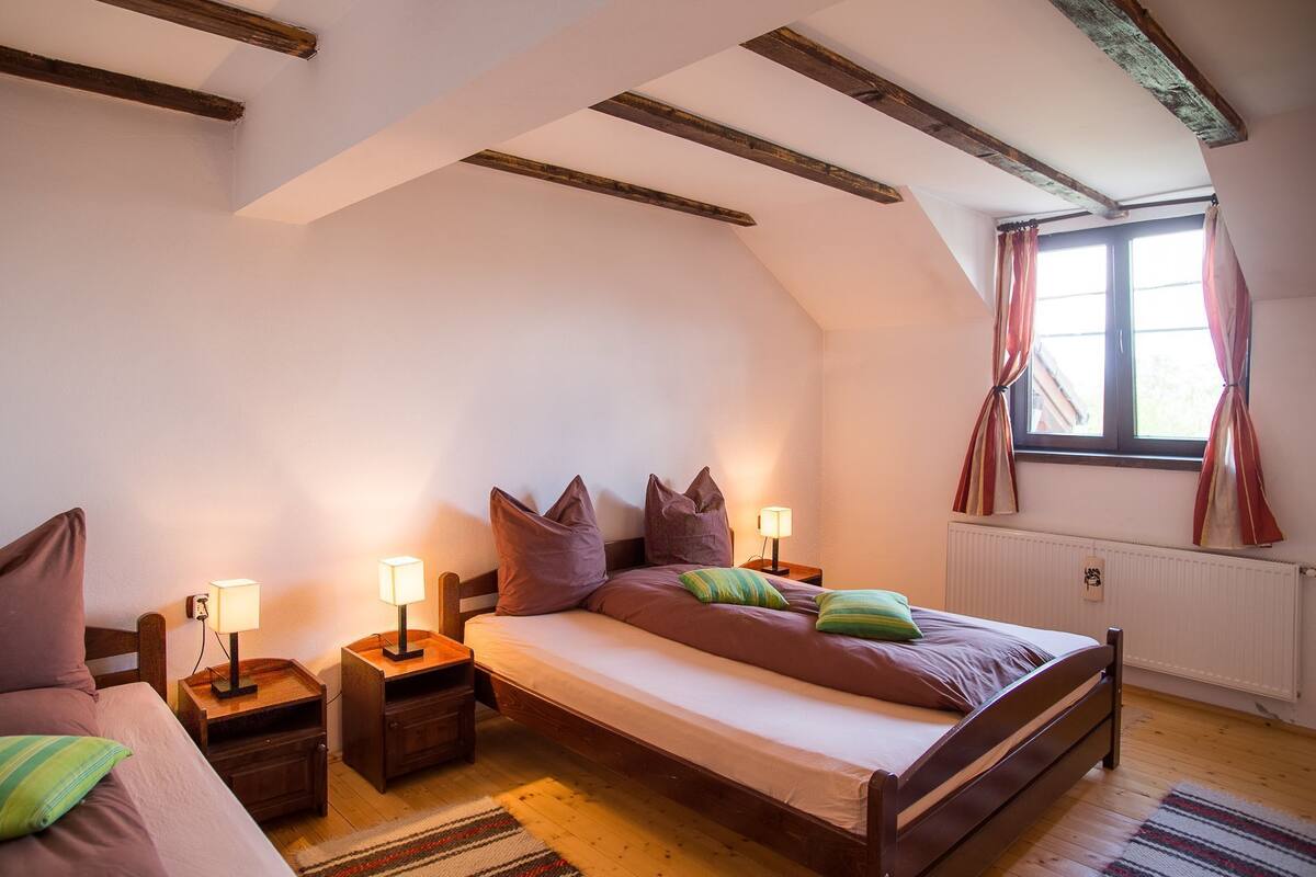 Free WiFi, bed sheets