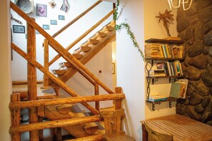 Double Room, Balcony, Mountain View | Living area | 1000-cm TV with satellite channels - Casa Mosului  (Cârțișoara)