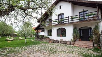 Triple Room, Mountain View | Free WiFi, bed sheets