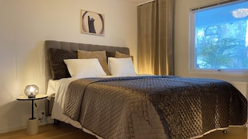 3 habitaciones, tabla de planchar con plancha, wifi y ropa de cama